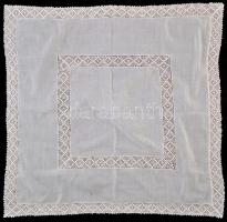 Csipke terítő: 10x70 cm, Hímzett terítő 60x60 cm