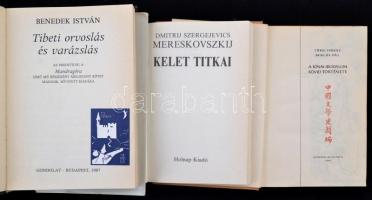 3 db kelettel, Kínával foglalkozó könyv: Mereskovszkij: Kelet titkai. Bp., 1992. Holnap; Tőkei: Mikl...