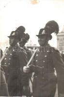 1941 Udvarlak, kakastollas csendőrök / Hungarian gendarme with cock-feathered hat. photo