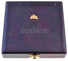 1939. "A Magyar Érdemrend középkeresztjének csillaga hadiékítménnyel" brillantírozott, jel...