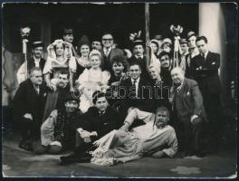 1965 A falu rossza című előadás a Thália Színházban, hátoldalon feliratozott fotó, felületén törésnyomokkal, 8,5x11,5 cm
