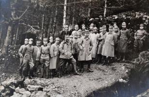 Egy doboznyi I. világháborús katonai fotó vegyes témákkal, vegyes méretben