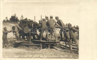 Laden eines 30,5 cm Mörsers beim Bahnhof Sianki / Mozsárágyú telepítése a lengyel sianki vasútállomásnál / WWI Austro-Hungarian K.u.K. soldiers getting the mortar ready by a Polish railway station. photo