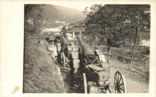 Ágyúk szállítása a trénoszlopban (málhás szekerek menetoszlopa és legénysége) / WWI transportation of Austro-Hungarian K.u.K. cannons with carriages. photo