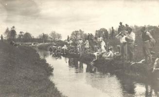 Osztrák-magyar katonák tisztálkodnak a patakban / WWI Austro-Hungarian K.u.K. soldiers cleaning themselves by a creek. photo