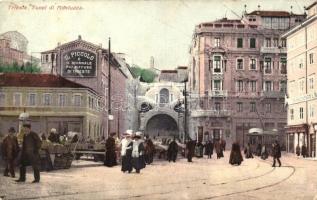 Trieste, Tunel di Montuzza, Il Piccolo / tunnel, market square, shops (fl)