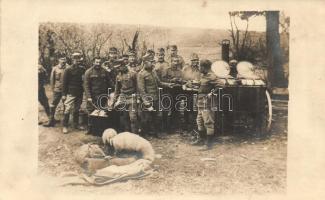 1917 Liboka (Bukovina), Osztrák-magyar tábori konyha katonákkal és malaccal / WWI Austro-Hungarian K.u.K. field kitchen with soldiers and a pig. photo