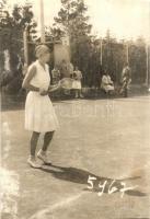 Kassa, Kosice; teniszező a teniszpályán / tennis player, tennis court. Ritter Nándor photo (vágott / cut)