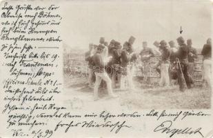 4 db régi osztrák-magyar katonai fotó képeslap, 3 az első világháborúból: tábori konyha, lövészárok ...