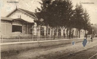 Szászrégen, Reghin; Vasútállomás / railway station + 1940 Szászrégen visszatért So. Stpl. (felületi sérülés / surface damage)