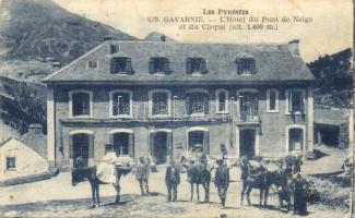 Gavarnie, Hotel du Pont de Neige et du Cirque / hotel with circus acrobats