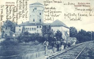 Zsolna, Zilina; Budatini vár, munkások a vasúti síneknél / castle, workers at the railway tracks