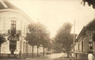 1927 Fehértemplom, Ung. Weisskirchen, Bela Crkva; Kralja Petra ulica / utcakép, Leo Goldstein üzlete / street view, shop. photo (EK)
