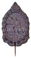 Ausztria ~1916. 42. Gyalogezred fém replika sapkajelvénye (26x41mm) T:2,2- Austria ~1916. 42nd Regiment of Foot metal cap badge replica (26x41mm) C:XF,VF
