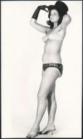 cca 1971 Bugyi és kalap nélkül, 3 db szolidan erotikus vintage fotó, 24x14 cm / 3 erotic photos, 24x...