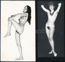 cca 1969 Lányok, asszonyok az optikai tengelyre tűzve, 5 db szolidan erotikus vintage fotó, 14x9 cm ...