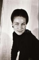 cca 1968 Ruhában és ruha nélkül egyaránt csinos, 35 db szolidan erotikus negatív, 24x36 mm