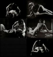 cca 1975 Boldog pásztorórán, 13 db szolidan erotikus fénykép, 9x12 cm / 13 erotic photos, 9x12 cm