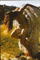 cca 1978 Színes diapozitív felvételek, 9 db szolidan erotikus vintage diakép, 24x36 mm