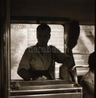 cca 1969 Csuklós autóbusz belülről, kalauzzal, 4 db szabadon felhasználható, vintage negatív, 6x6 cm