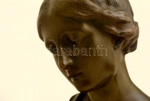 cca 1900 jelzés nélkül:Női büszt, márvány talapzaton (apró lepattanásokkal), m:19 cm