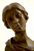 cca 1900 jelzés nélkül:Női büszt, márvány talapzaton (apró lepattanásokkal), m:19 cm