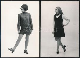 1969 Divatos bőrruházat, 4 db feliratozott vintage manöken fotó, 17x12 cm
