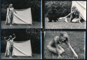 cca 1974 Nudista kempingezés, szolidan erotikus fényképek, 13 db vintage fotó, 6x9 cm / 13 erotic ph...