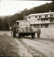 Teherautók tétele, 5 db szabadon felhasználható vintage negatív + 1 db vintage fotó, 6x6 cm és 9x12 ...