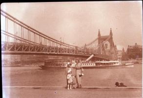 cca 1944 Budapest éjszaka, 7 db szabadon felhasználható vintage negatív, 6x6 cm és 6x9 cm