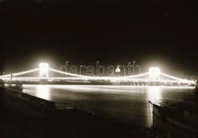 cca 1944 Budapest éjszaka, 7 db szabadon felhasználható vintage negatív, 6x6 cm és 6x9 cm