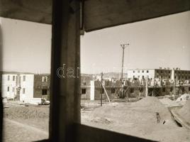 1954 Kazincbarcika építése, 31 db vintage negatív Kotnyek Antal (1921-1990) budapesti fotóriporter h...