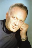 cca 1972 Magyar színészekről készült felvételek, 13 db vintage negatív, 6x7 cm