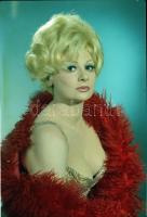 cca 1972 Magyar színészekről készült felvételek, 13 db vintage negatív, 6x7 cm