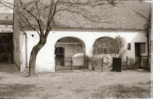 cca 1958 Kecskemét környéki tanyák és emberek, 13 db vintage negatív, Medgyesi László hagyatékából, ...