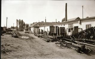 cca 1960 Kecskeméti városképek, épületfotók, 17 db vintage negatív, 6x6 cm és 6x9 cm