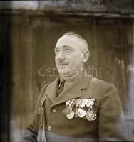 9 db katonai negatív, változó helyszínekről és különféle korból, 4,5x6 cm és 6x9 cm között