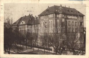 Budapest - 35 db főleg régi városképes lap / 35 mostly pre-1945 town-view postcards