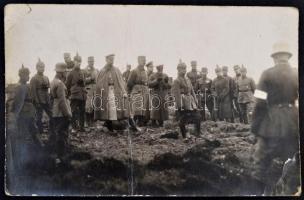 1918 Német tábornokok szemléje a keleti fronton, fotó, saroktöréssel, gyűrődéssel, 9x14 cm