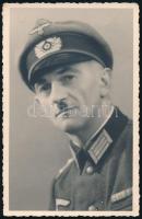 1941 Rudolf Kratochwill német felderítő tiszt fotója, hátoldalon gyászjelentéssel, 13m5x8,5 cm / German WWII officer photo, with obituary card, 13x8 cm