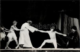cca 1973 Balettjelenetek, 5 db vintage fotó, kettő kasírozva, 39x28 cm és 23x14 cm között