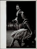 cca 1973 Balettjelenetek, 5 db vintage fotó, kettő kasírozva, 39x28 cm és 23x14 cm között