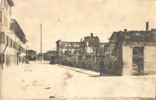 1919 Aradról Seprősre küldött katonai fotólap, romos utcakép / WWI K.u.K. military photo sent from Arad to Sepreus, street view with city ruins. photo + cenzúra pecsét (fa)