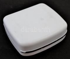 Aranyszínű fém mandzsettagomb pár, nyakkendőtűvel, eredeti dobozában