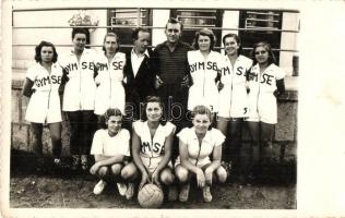 1948 GYM-SE női röplabda csapat csoportképe az edőzvel / Hungarian women volleyball team group photo with coach (EK)