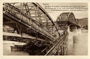 Párkány, Stúrovó; felrobbantott dunai híd emelése / Zdvihani do vzduchu vyhozeneho dílu mostu pres Dunaj / exploded bridge