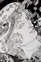 Hollóházi Szász Endre által tervezett mintával díszített porcelán tál, jelzett, kopásnyomokkal, d: 2...