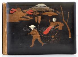 cca 1900 Japán fotóalbum Nagaszaki, Kobe, japán népviseletek, 22 db fénykép leporellón, lakkozott fa...