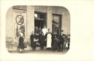 4 db RÉGI fotó képeslap magyar üzletekről beazonosítatlan városokban / 4 pre-1945 photo postcards of Hungarian shops in unidentified towns