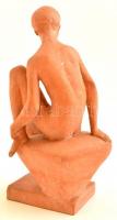 Lesenyei Márta (1930-): Ülő fiú akt. Terrakotta, jelzett, hibátlan, m:26,5 cm
